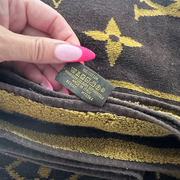 Louis Vuitton monogram beach Towel - Picture 3 of 6